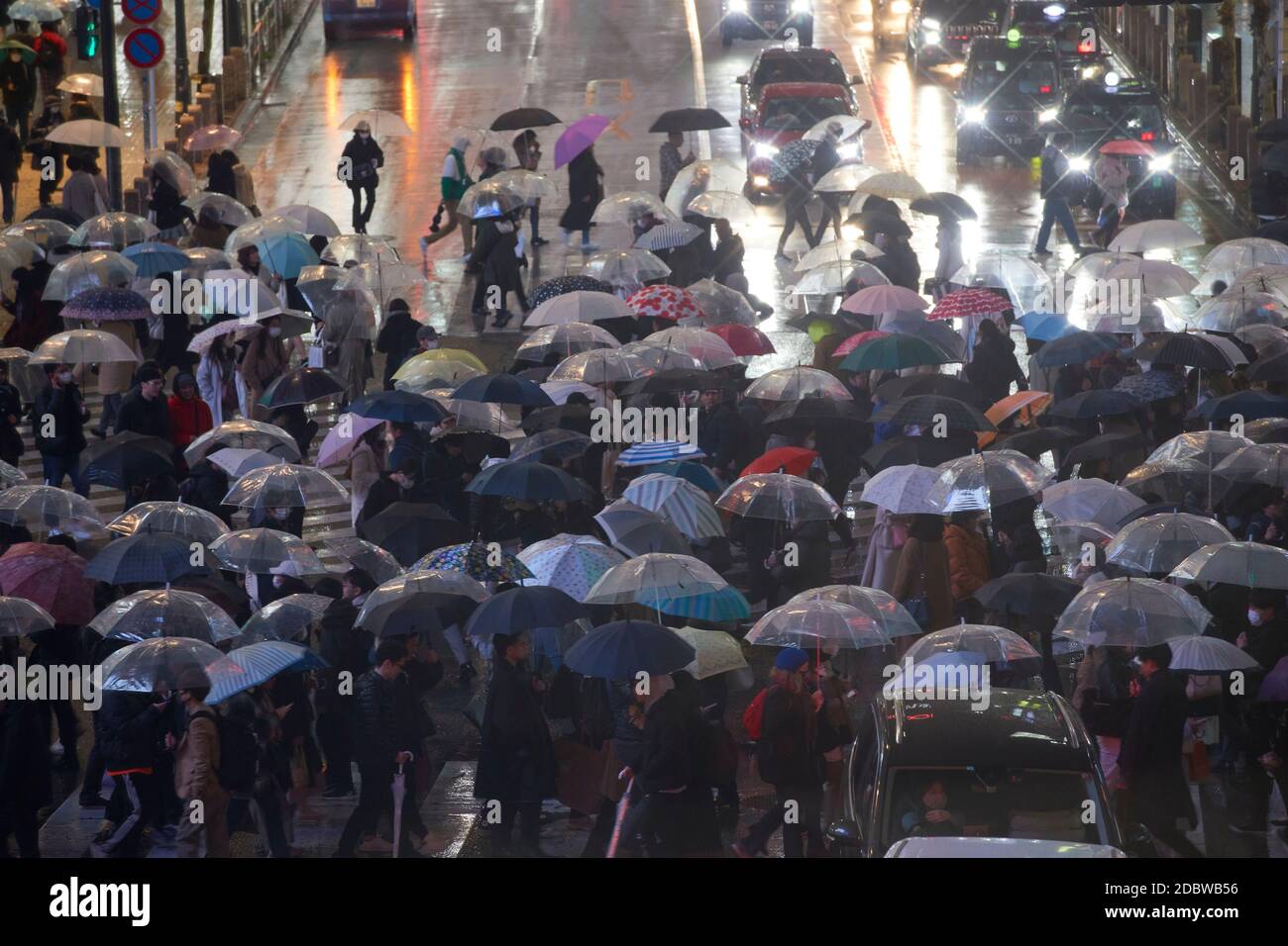 Strade a Tokyo di notte, Giappone Foto Stock