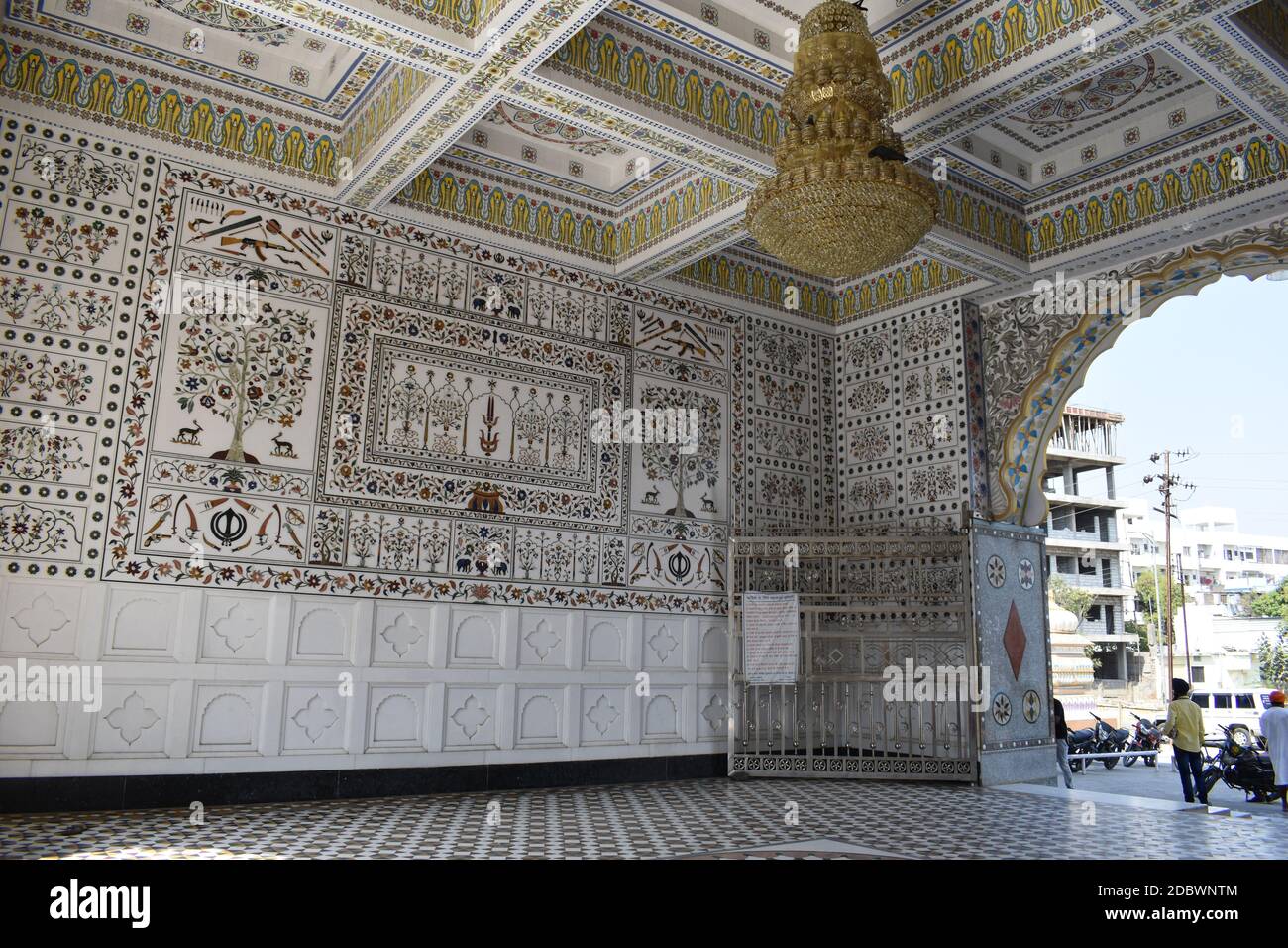 Ingresso porta vista interna di Takhat Sachkhand Shri Hazur Abchalnagar Sahib, principale Gurudwara di Nandered e uno dei cinque alti posti di autorità del Foto Stock