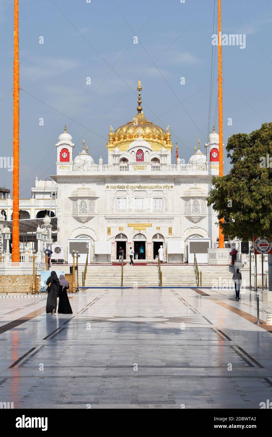 Vista frontale di Takhat Sachkhand Shri Hazur Abchalnagar Sahib, Gurudwara principale di Nandered e uno dei cinque alti seggi di autorità dei Sikh. Mahara Foto Stock