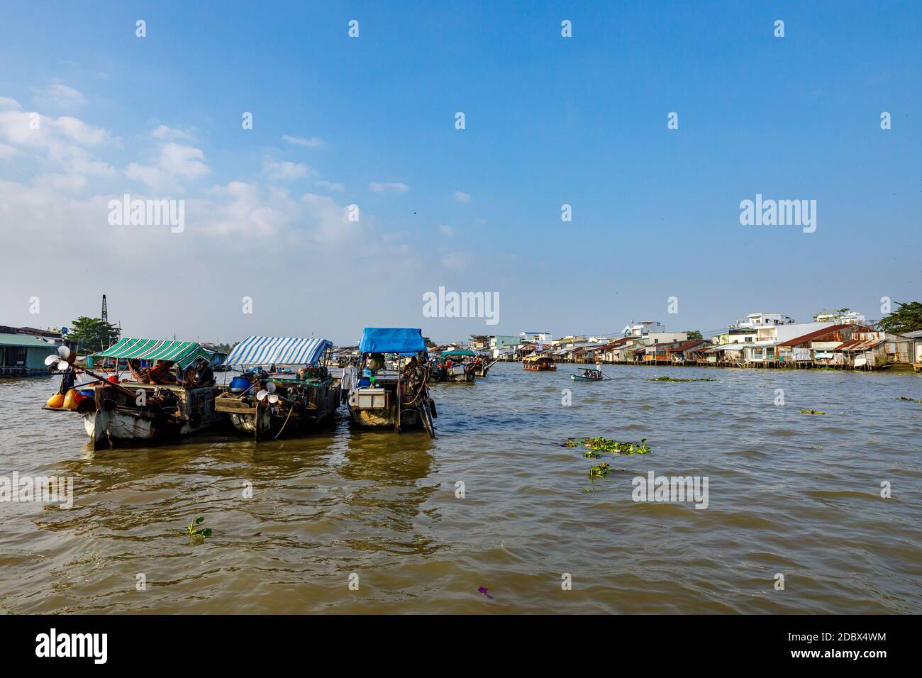 Il mercato galleggiante nel delta del Mekong a Cai Rang in Vietnam, 28. Dicembre 2019 Foto Stock