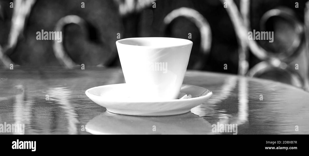 Tazza di caffè. Cappuccino e caffè espresso nero. Bevanda a base di caffè. Primo piano delle tazze di caffè. Primo piano. Tempo di coffe. Caffè nero Foto Stock Tazza di caffè. Cappuccino e caffè espresso nero. Bevanda a base di caffè. Primo piano delle tazze di caffè. Primo piano. Tempo di coffe. Caffè nero Foto Stock