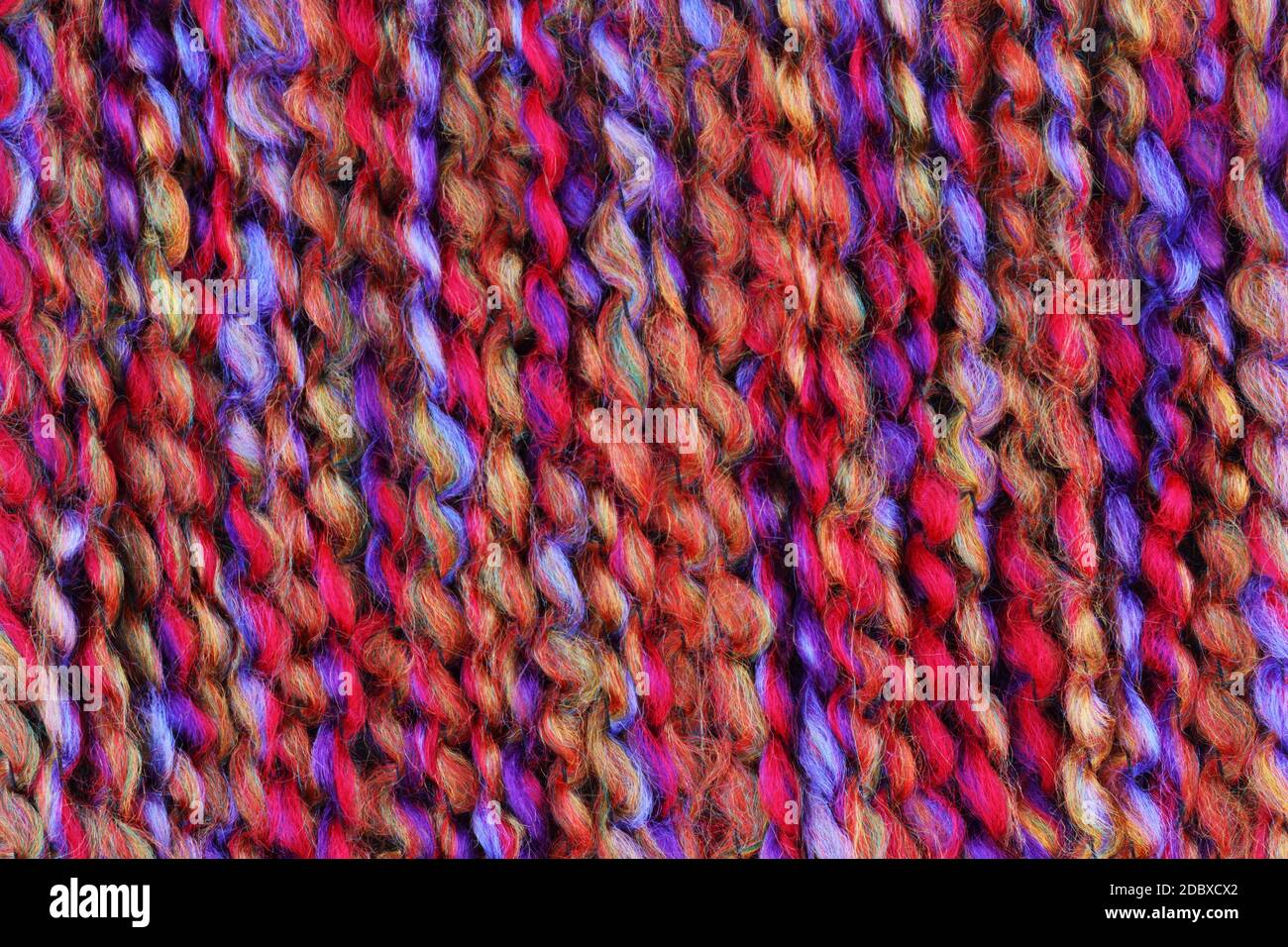 Una texture di fondo di filato di lana multicolore Foto stock - Alamy
