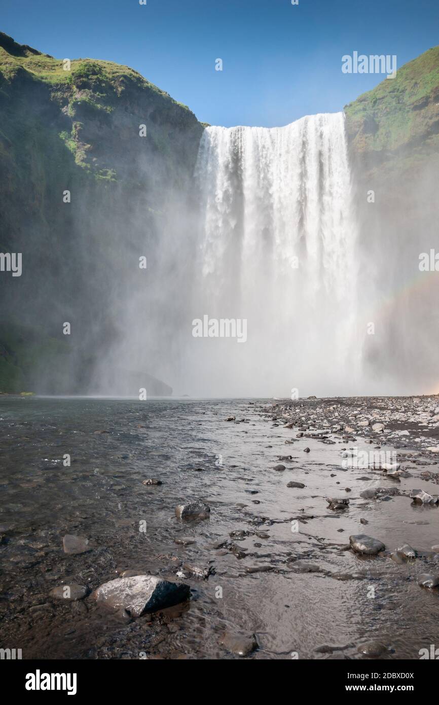 Cascate Skogafoss Islanda nel mese di giugno Foto Stock