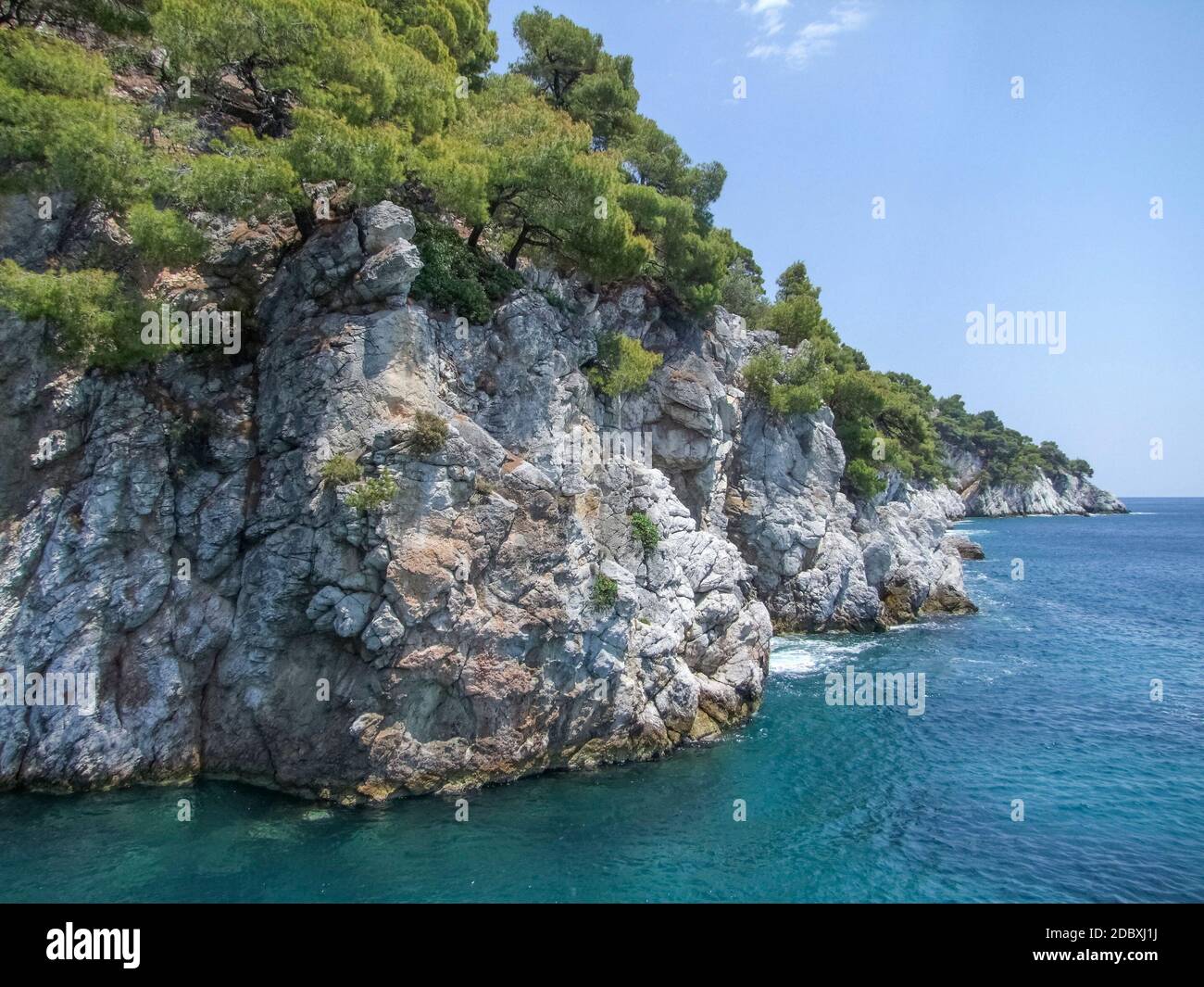 Amarantos rocce a Skopelos isola alle Sporadi in Grecia Foto Stock