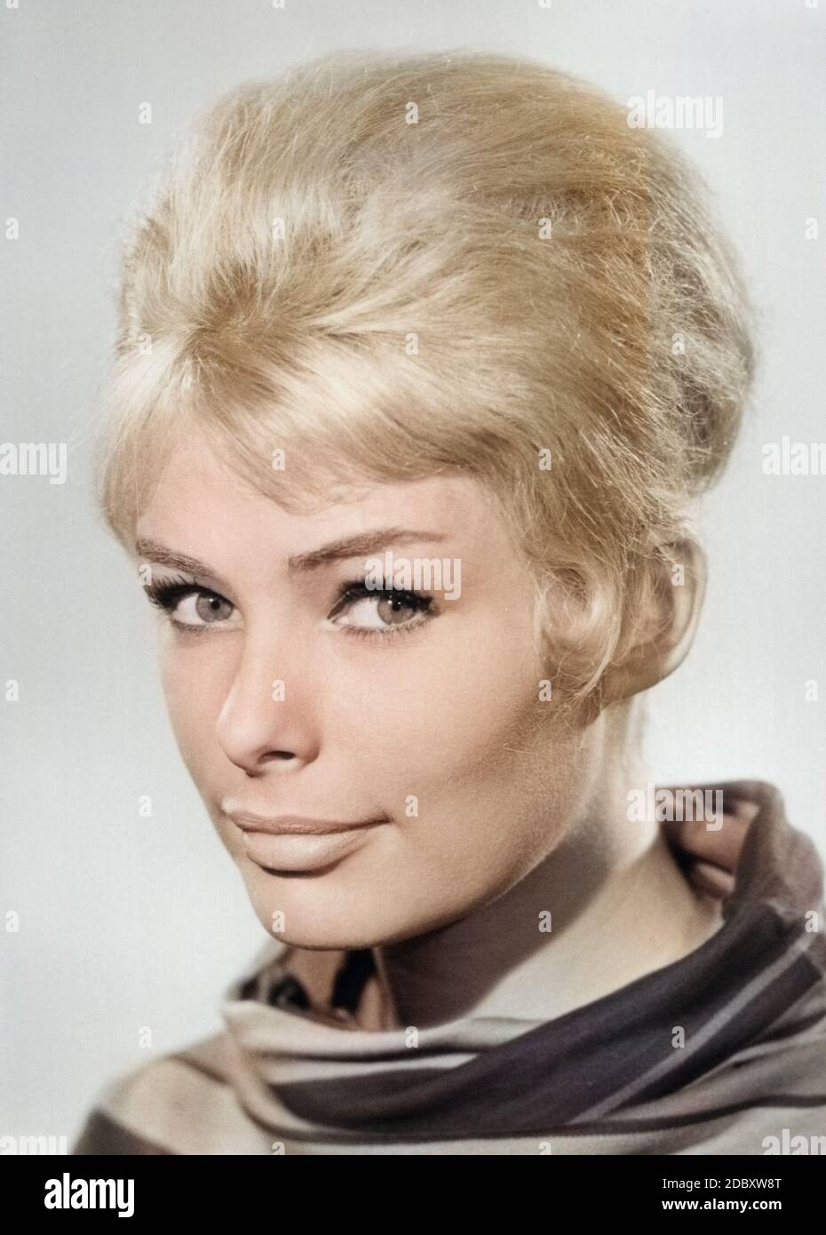 Vivi Bach, dänische Sängerin, Schauspielerin und Fernsehmoderatorin, im Film "Wir wollen niemals auseinandergehen', Deutschland 1960. Cantante danese, attrice e il presentatore TV Vivi Bach, Germania 1960. Foto Stock
