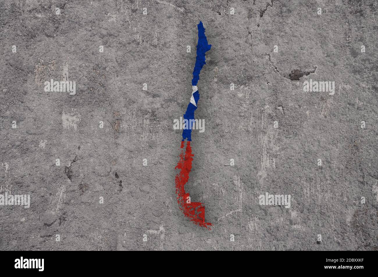 Mappa e bandiera del Cile su cemento intemperie Foto Stock