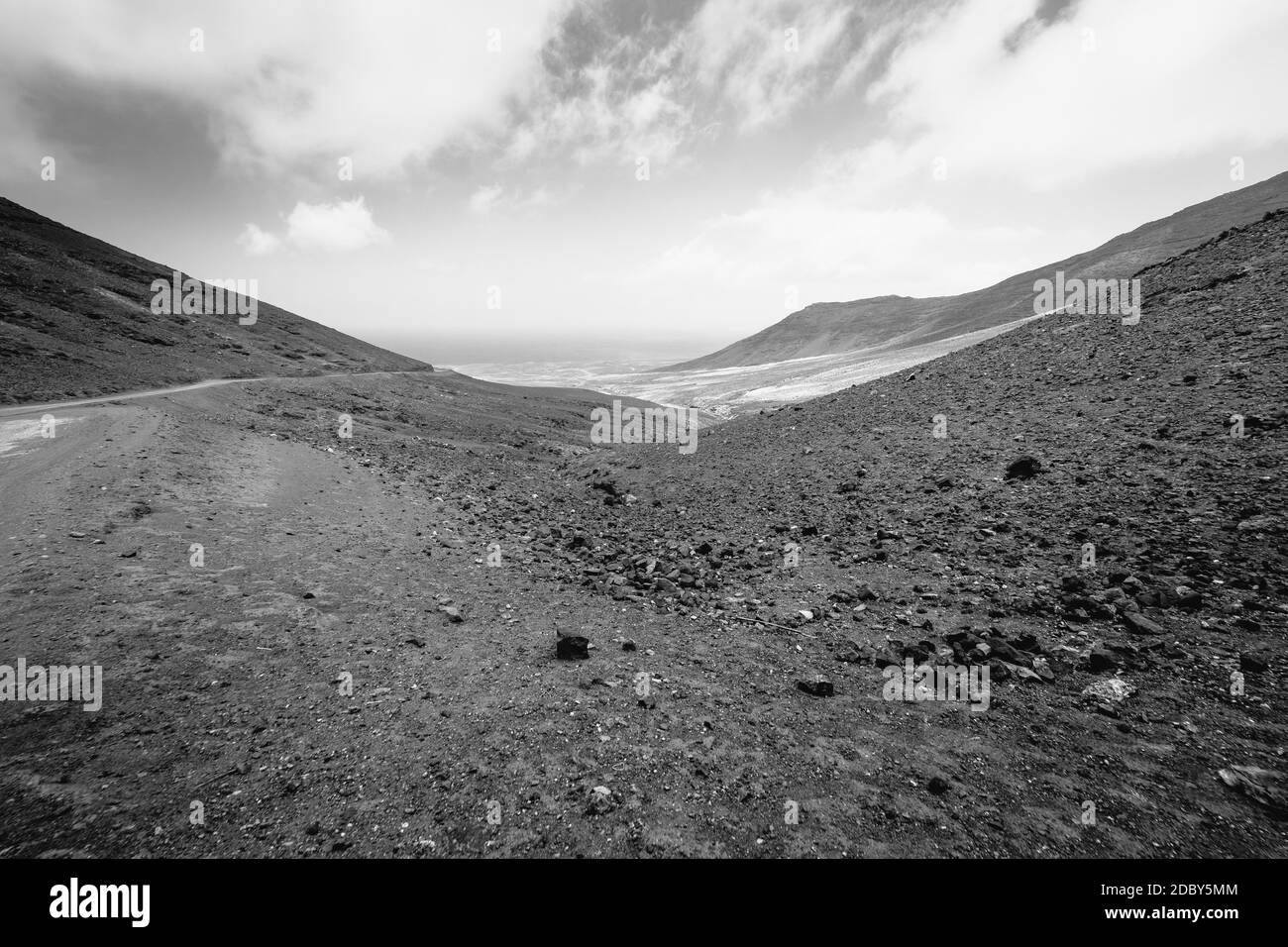 Paesaggio naturale. Vista dal passo Aguda. Penisola di Jandia. Fuerteventura. Isole Canarie. Spagna. Bianco e nero. Foto Stock