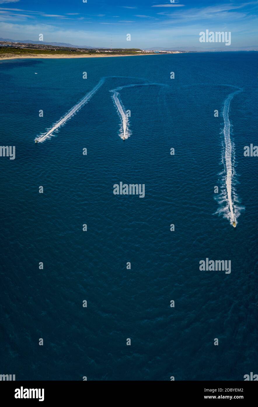 Tre sci jet dall'alto - Mavic Pro drone Fotografia di la Mata, Torrevieja, Costa Blanca, Alicante, Spagna Foto Stock