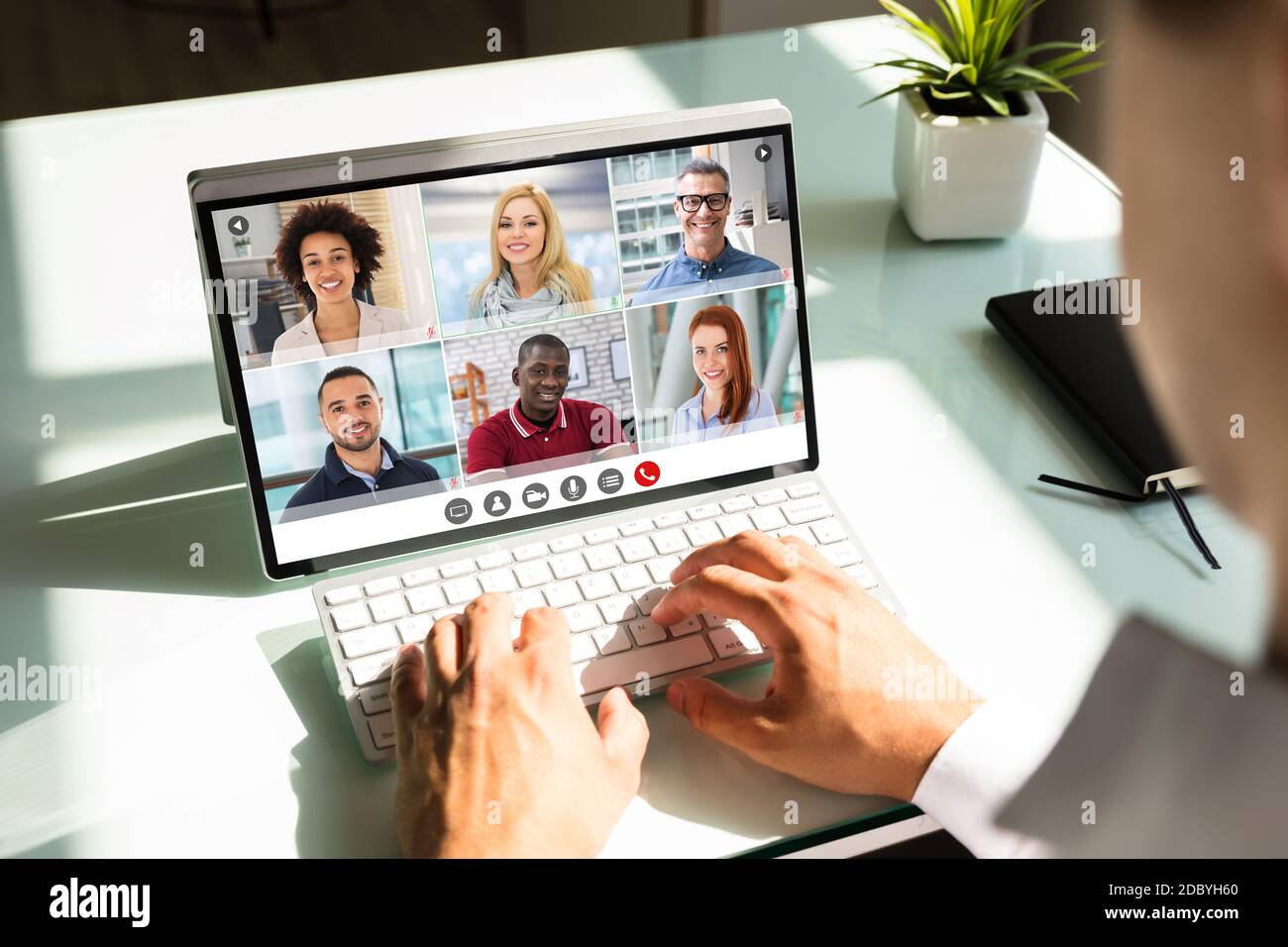 Chat aziendale per videoconferenze. Seminario Web su businessman Conference Foto Stock