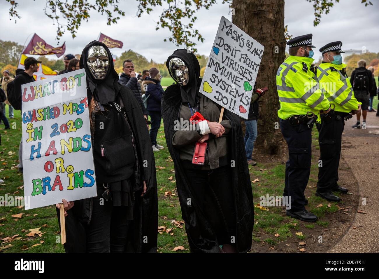 "Save our Rights", protesta anti-blocco contro il governo britannico, le ultime restrizioni di blocco pandemiche del coronavirus per rallentare la diffusione del virus. Foto Stock
