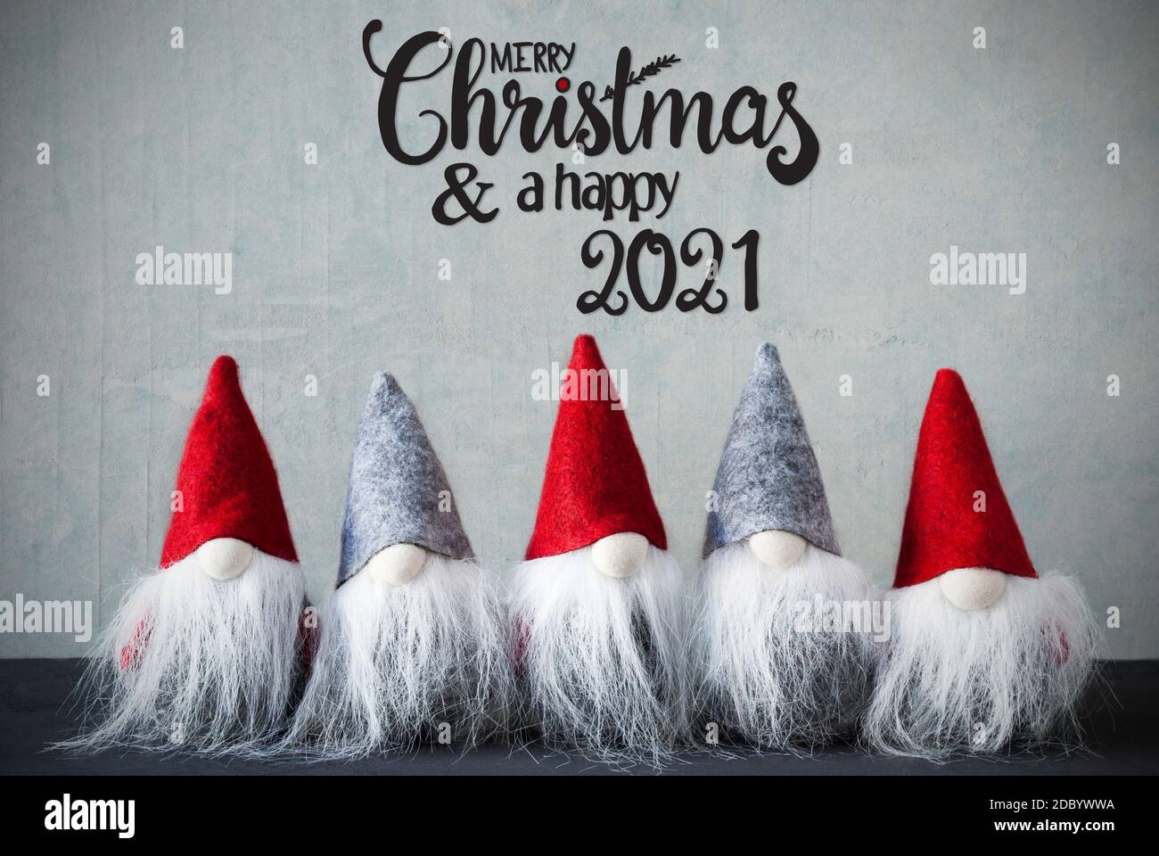 Cinque Babbo Natale con cappello. Concreto sfondo con inglese Calligraphy  buon Natale e UN felice 2021 Foto stock - Alamy