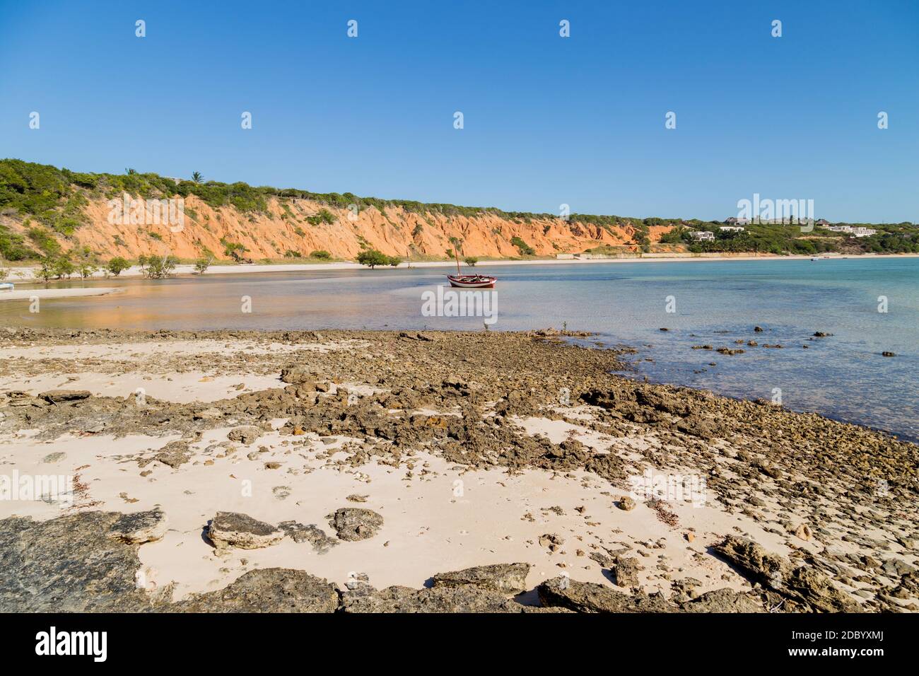 Barca a Magaruque isola precedentemente Ilha Santa Isabel fa parte dell'arcipelago di Bazaruto al largo della costa del Mozambico. Foto Stock