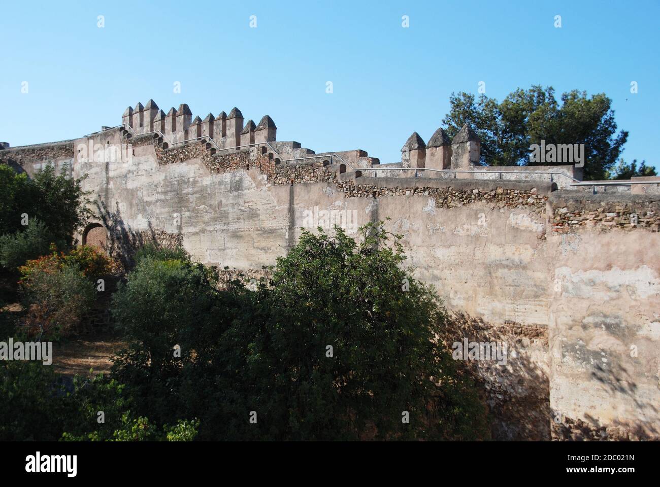 Bastioni del castello di Gibralfaro visti dall'interno del castello, Malaga, Provincia di Malaga, Andalusia, Spagna, Europa occidentale. Foto Stock