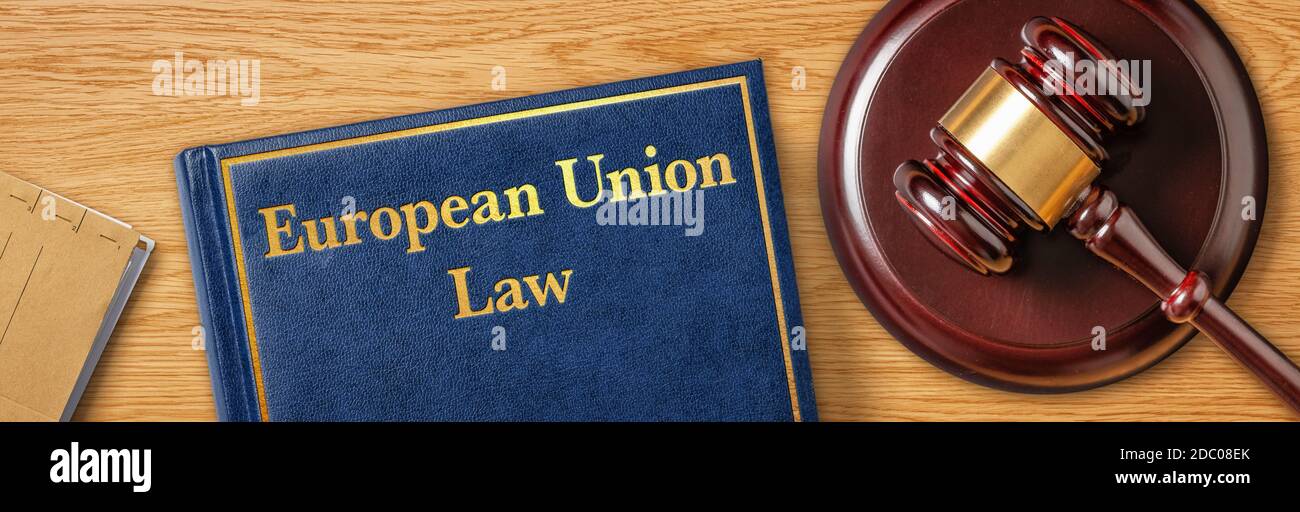 Un gavel con un libro di legge - diritto dell'Unione europea Foto Stock