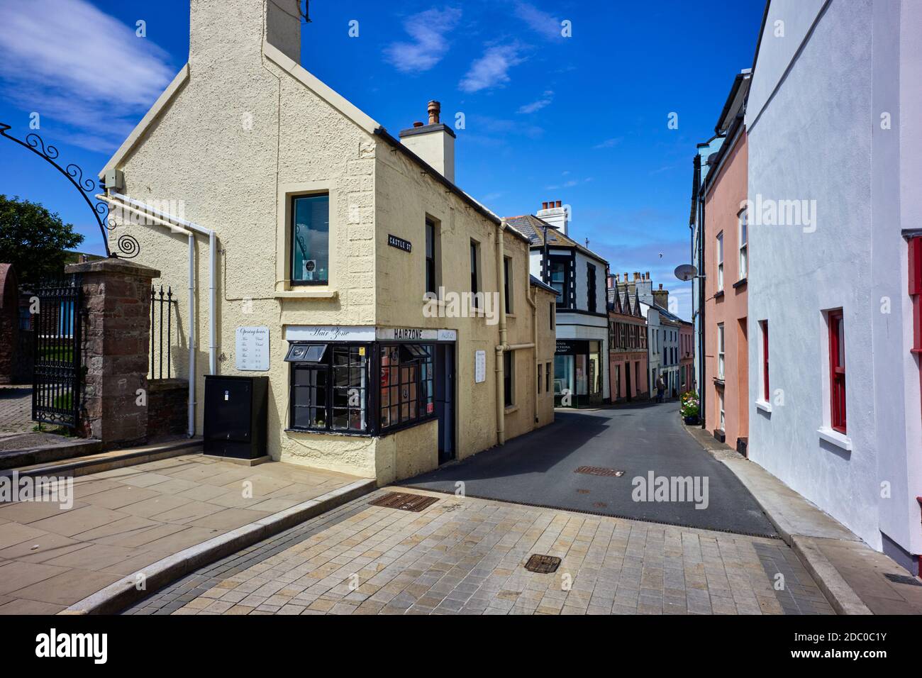 Guardando lungo Castle Street a Peel, Isola di Man Foto Stock