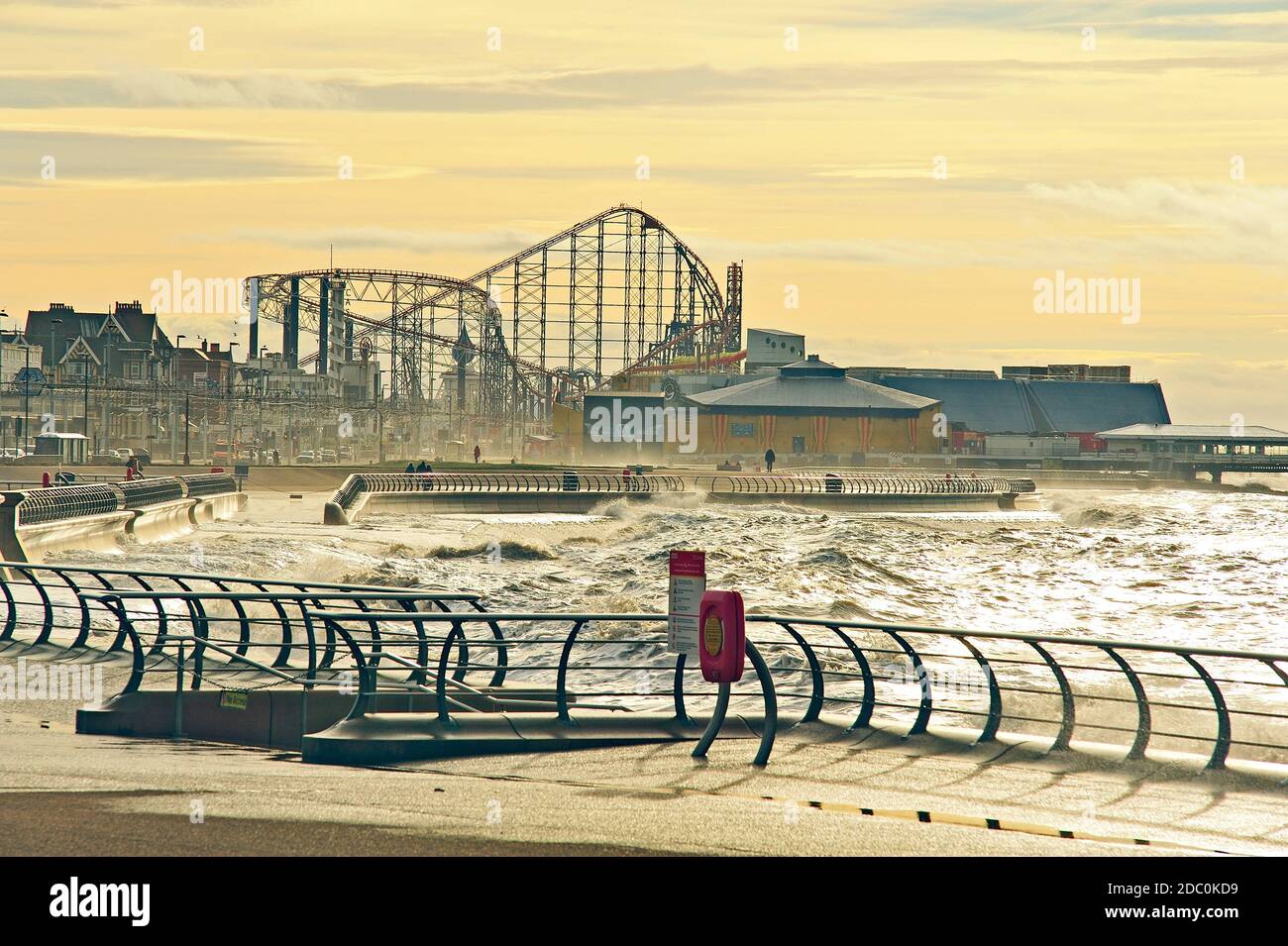 Mare sconnesso in inverno a Blackpool Foto Stock
