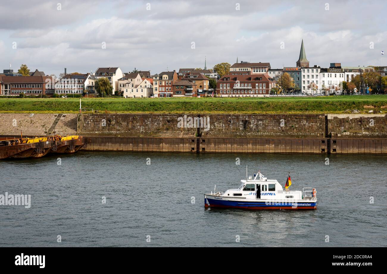 Duisburg, zona Ruhr, Nord Reno-Westfalia, Germania - padrone del porto, gita di controllo in motoscafo nel porto di Duisburg nel quartiere Ruhrort. Foto Stock