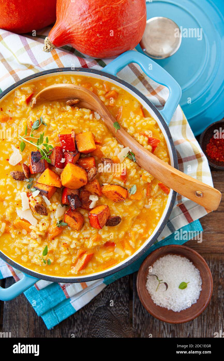 Risotto ricco e cremoso con zucca di hokkaido e parmigiano Foto Stock