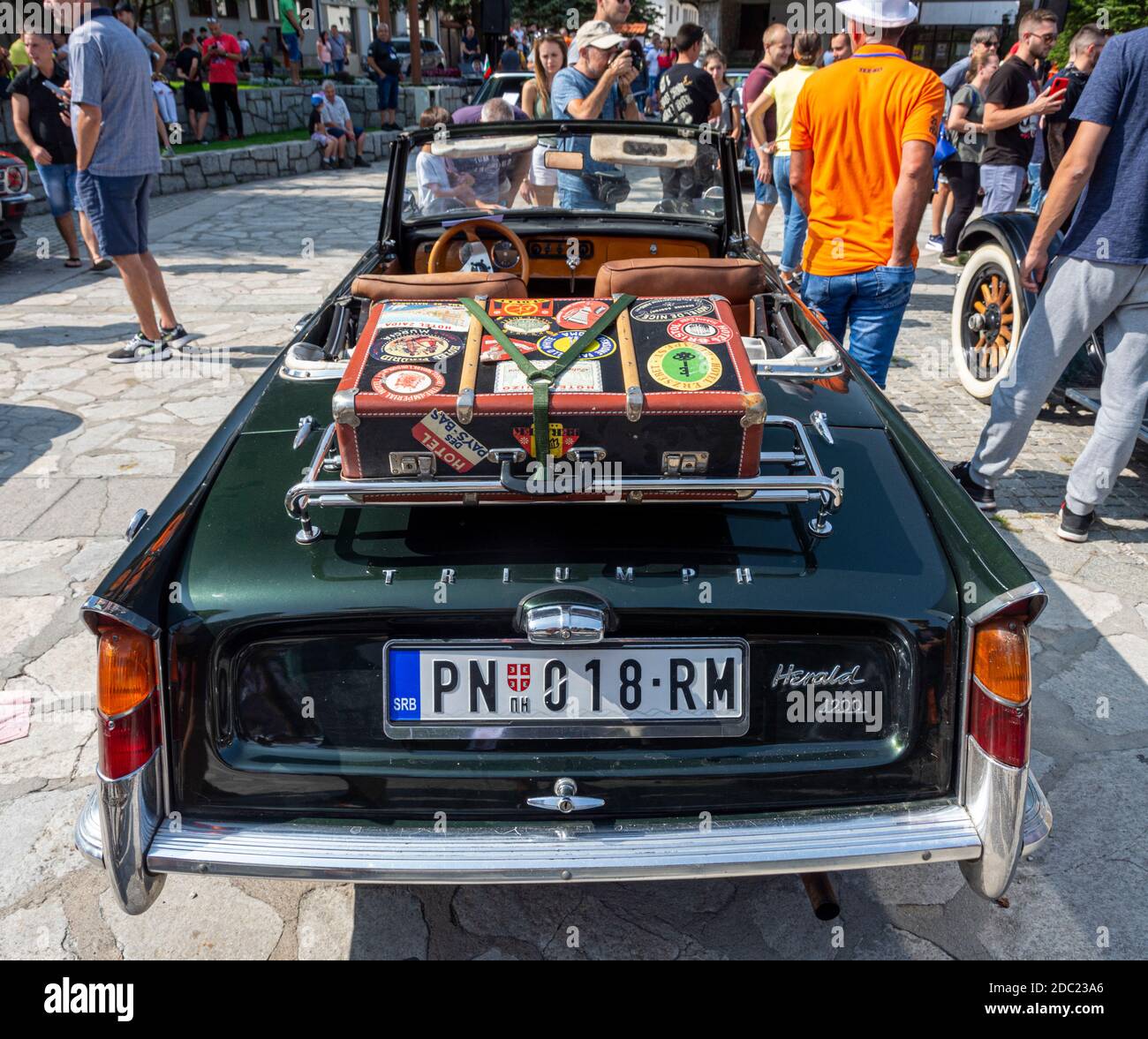 1964 Triumph Herald 1200 Sport convertibile. Auto retro con tetto aperto. Foto Stock