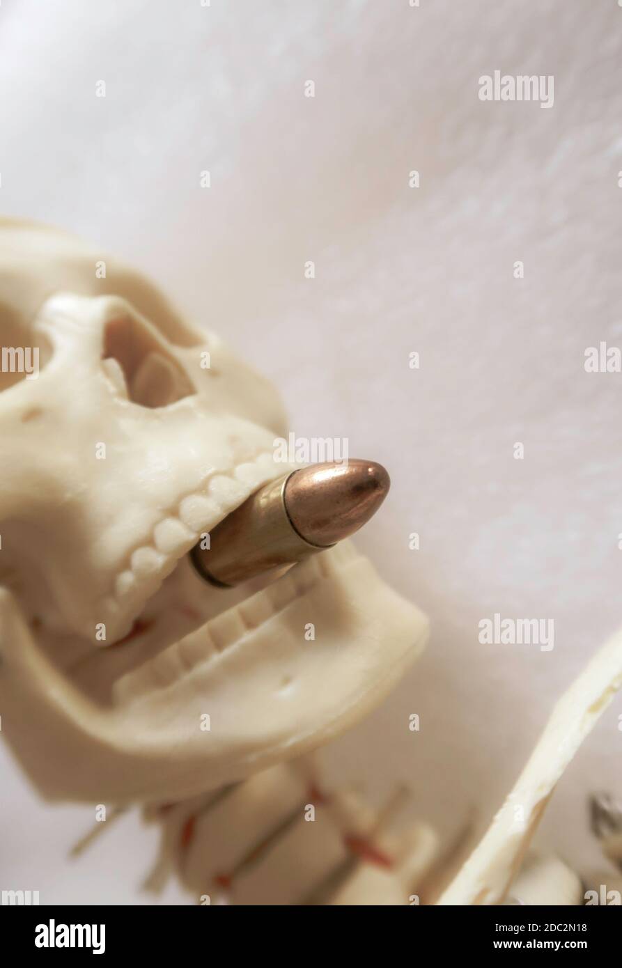 'Bite the Bullet' è un cliche di concetto americano, USA Foto Stock