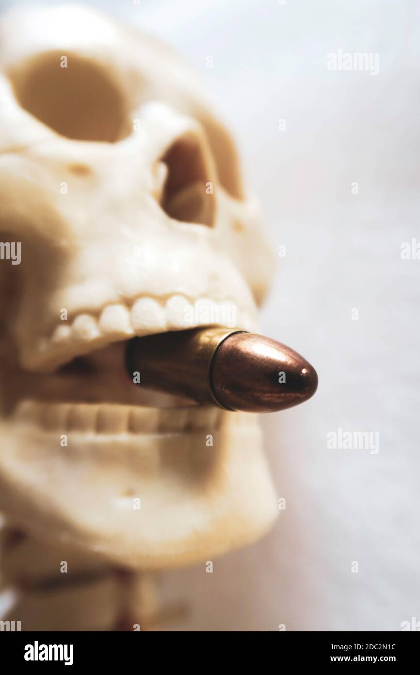 'Bite the Bullet' è un cliche di concetto americano, USA Foto Stock