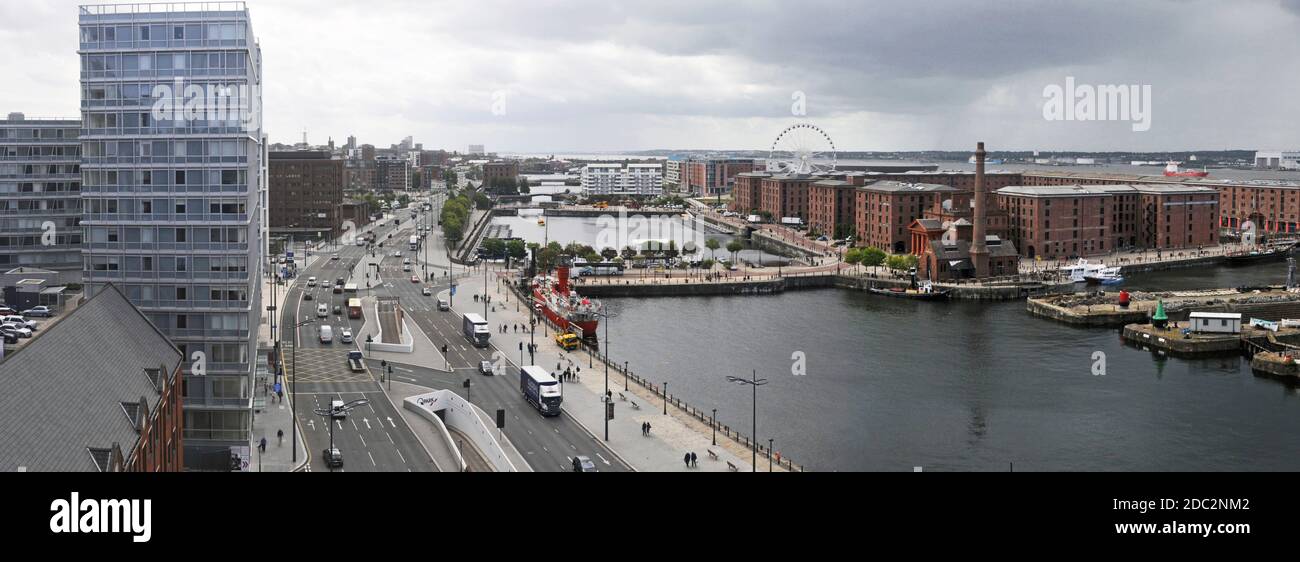 Intorno al Regno Unito - Royal Albert Docks Liverpool, Regno Unito, catturato da un edificio adiacente, nel giugno 2011 Foto Stock