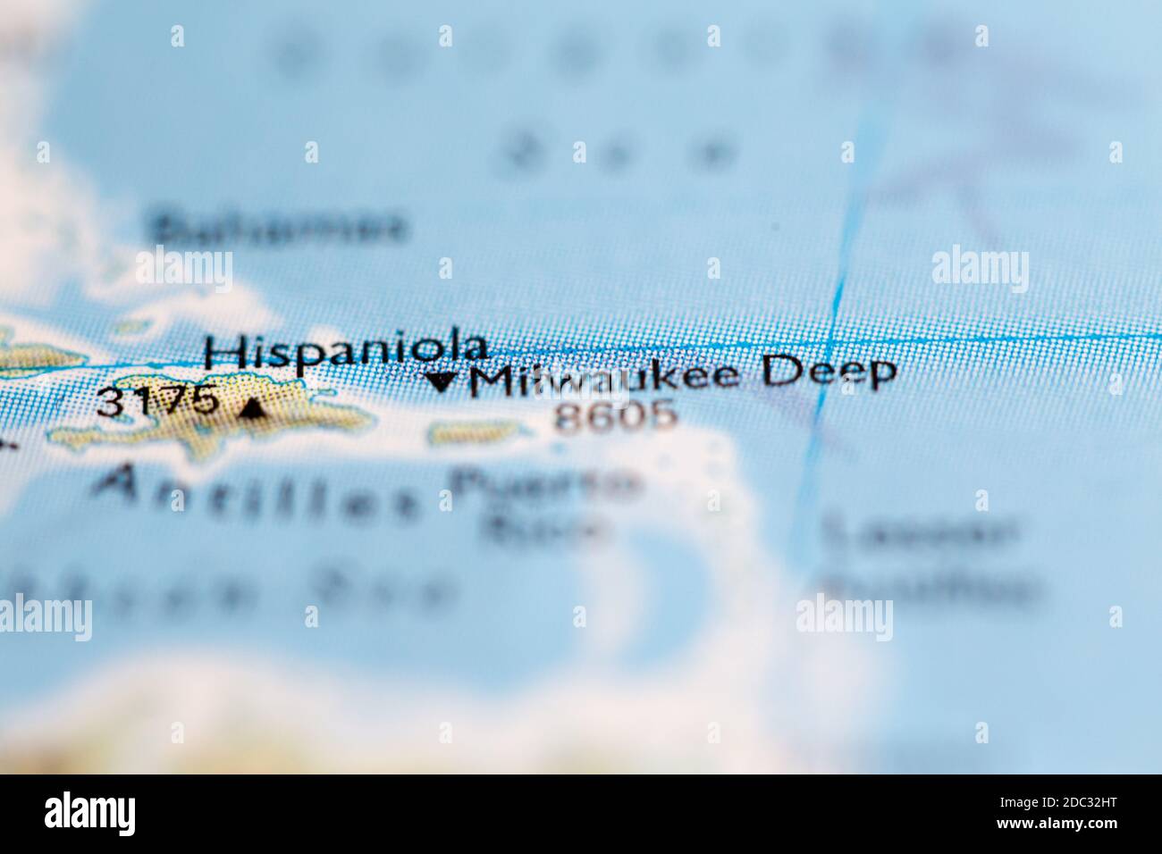 Profondità di campo ridotta fuoco sulla posizione geografica della mappa di Milwaukee al largo della costa di Puerto Rico Oceano Atlantico atlante Foto Stock