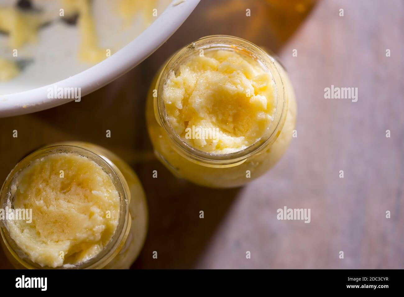 Burro di brandy con vaniglia. Burro natalizio per pudding Foto Stock