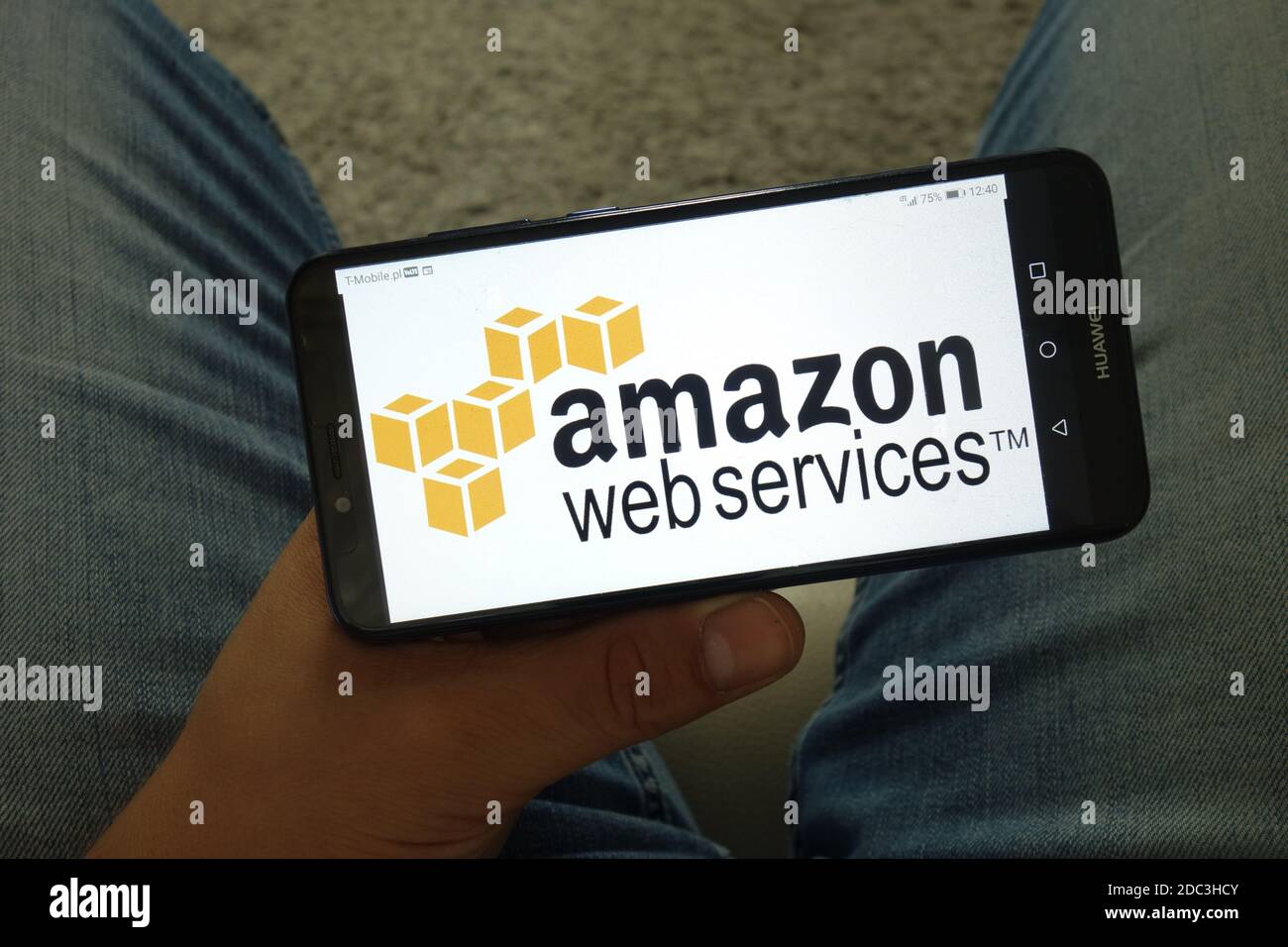 KONSKIE, POLONIA - 29 giugno 2019: Il logo dei servizi Web Amazon viene visualizzato sul telefono cellulare Foto Stock