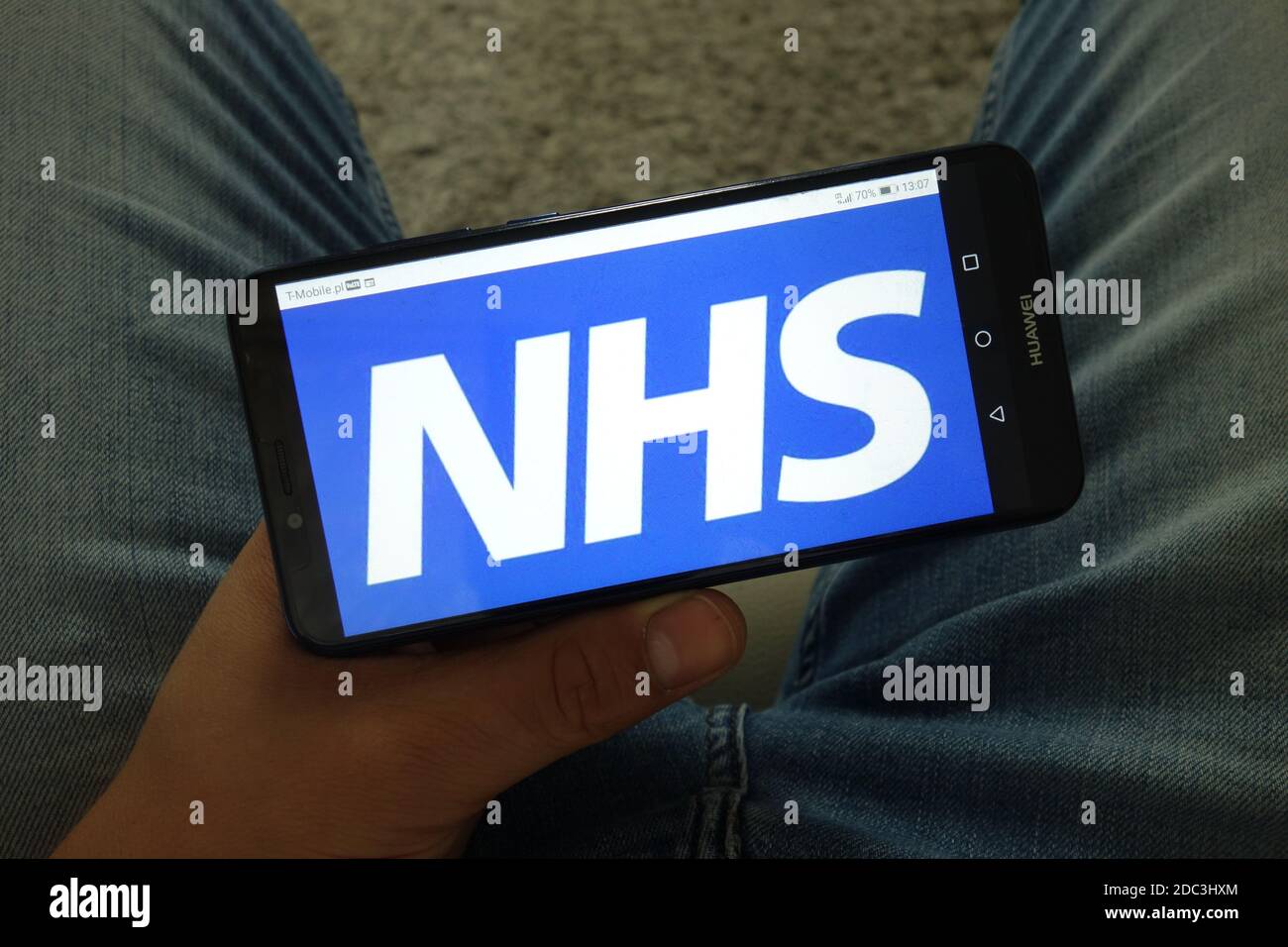 KONSKIE, POLONIA - 29 giugno 2019: National Health Service - logo NHS visualizzato sul telefono cellulare Foto Stock