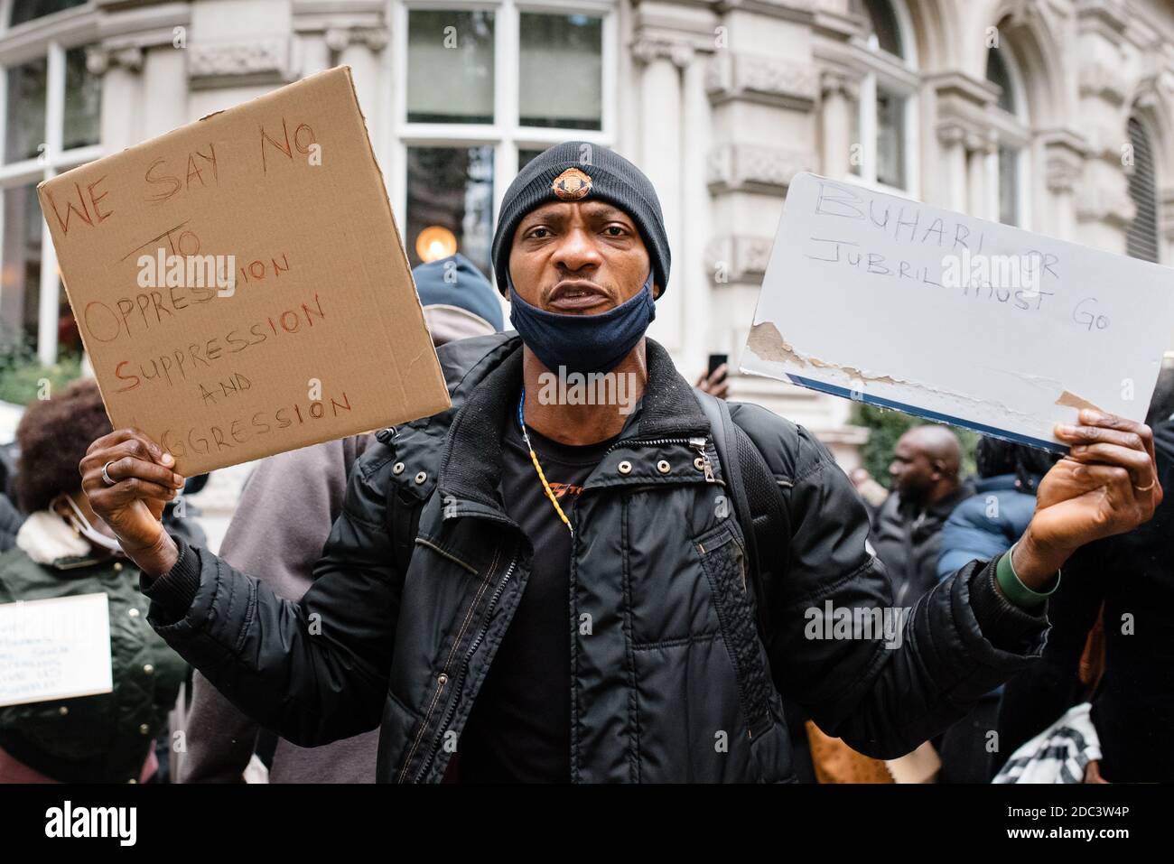 Londra, Regno Unito - 24 ottobre 2020: Fine dei manifestanti della SARS al di fuori dell'alta Commissione nigeriana Foto Stock