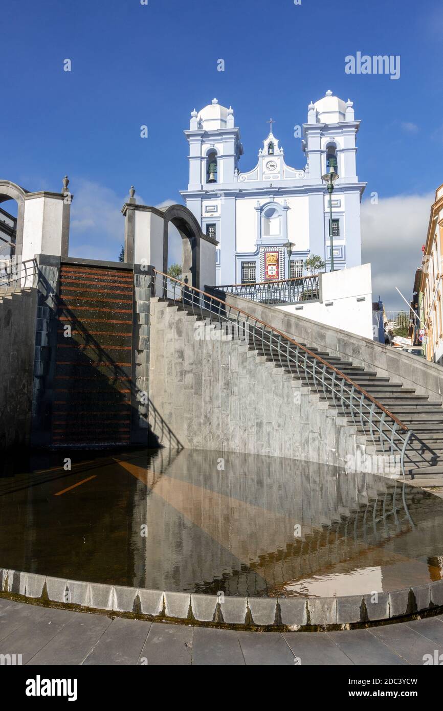 La Chiesa della Misericordia (Igreja da Misericórdia), Fontana d'acqua nel porto di Angra do Heroismo sull'isola di Terceira le Azzorre Portogallo Foto Stock