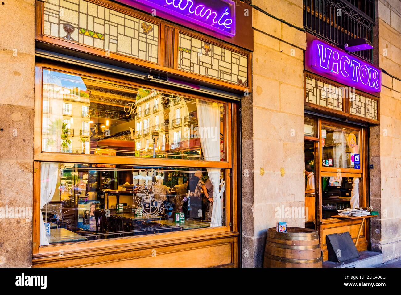 Restaurante Victor, ristorante tradizionale sotto i portici. Plaza Nueva o Plaza Barria. La piazza è racchiusa da edifici portici ed accesse Foto Stock