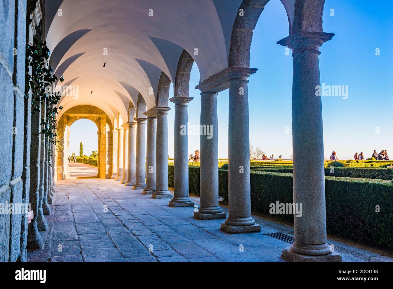 Colonnati sulla facciata sud. Il sito reale di San Lorenzo de El Escorial. San Lorenzo de El Escorial, Madrid, Spagna, Europa Foto Stock