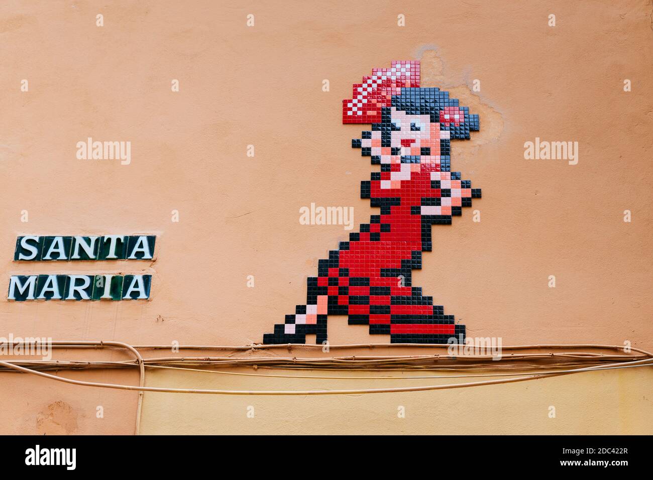Opere d'arte urbana dell'artista francese "Invader", assunte dal Centro di Arte Contemporanea di Malaga per l'attuazione di 29 interventi urbani. E Foto Stock