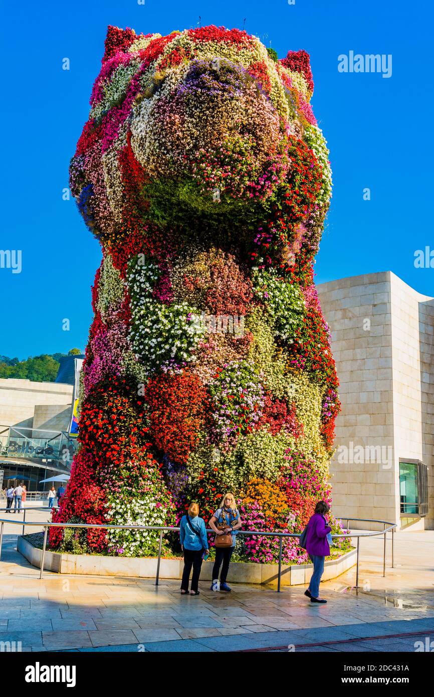 Cucciolo di Jeff Koons di fronte al Museo Guggenheim. Bilbao, Biscaglia, Paesi Baschi, Spagna, Europa Foto Stock