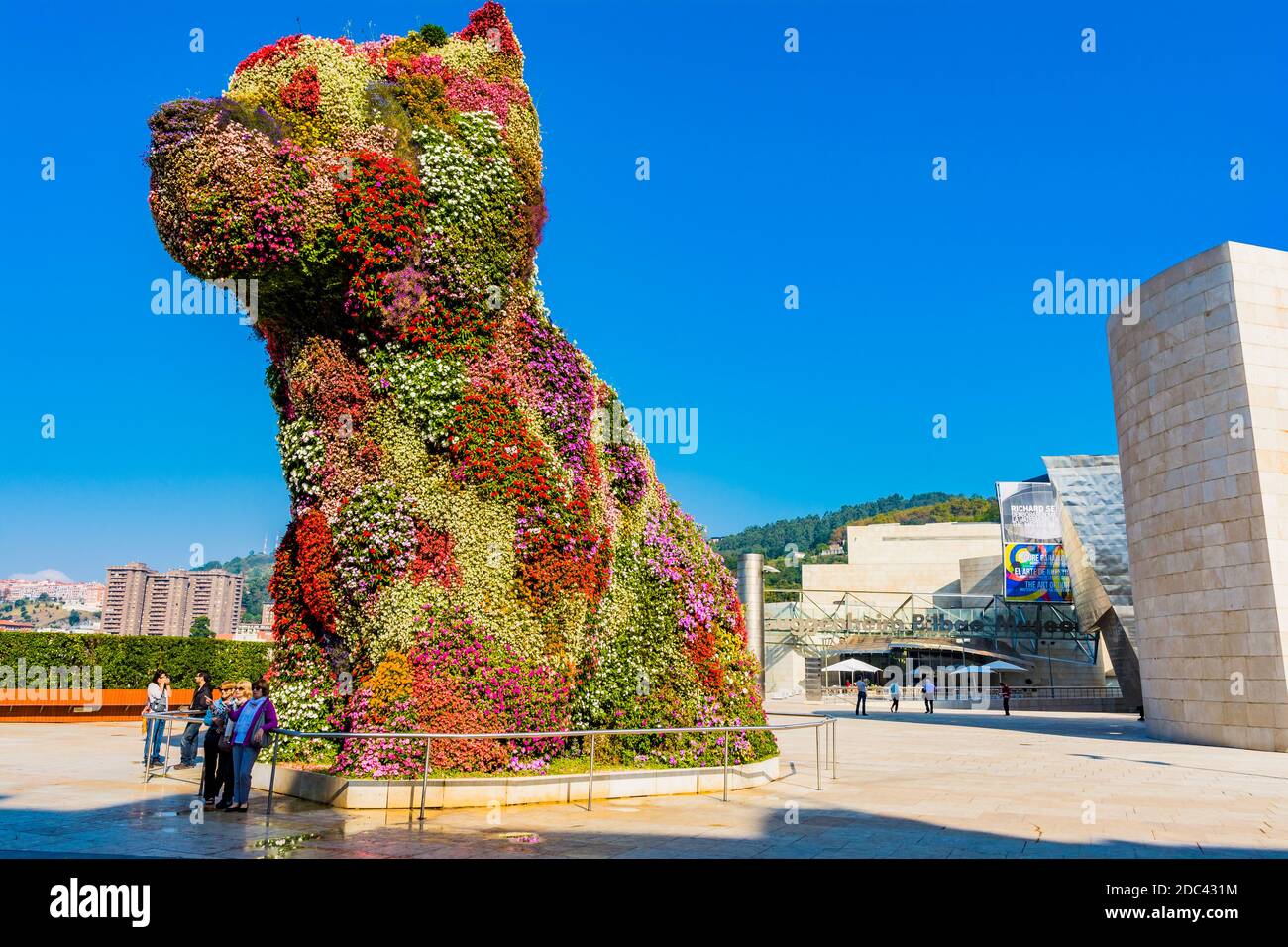 Cucciolo di Jeff Koons di fronte al Museo Guggenheim. Bilbao, Biscaglia, Paesi Baschi, Spagna, Europa Foto Stock