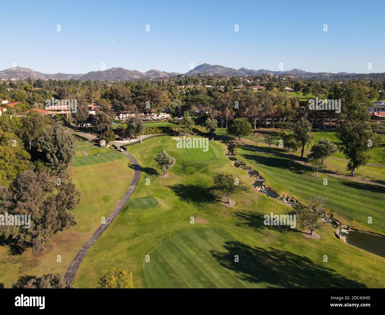 Vista aerea del campo da golf nell'esclusivo quartiere residenziale durante la stagione autunnale, Rancho Bernardo, San Diego County, California. STATI UNITI. Foto Stock