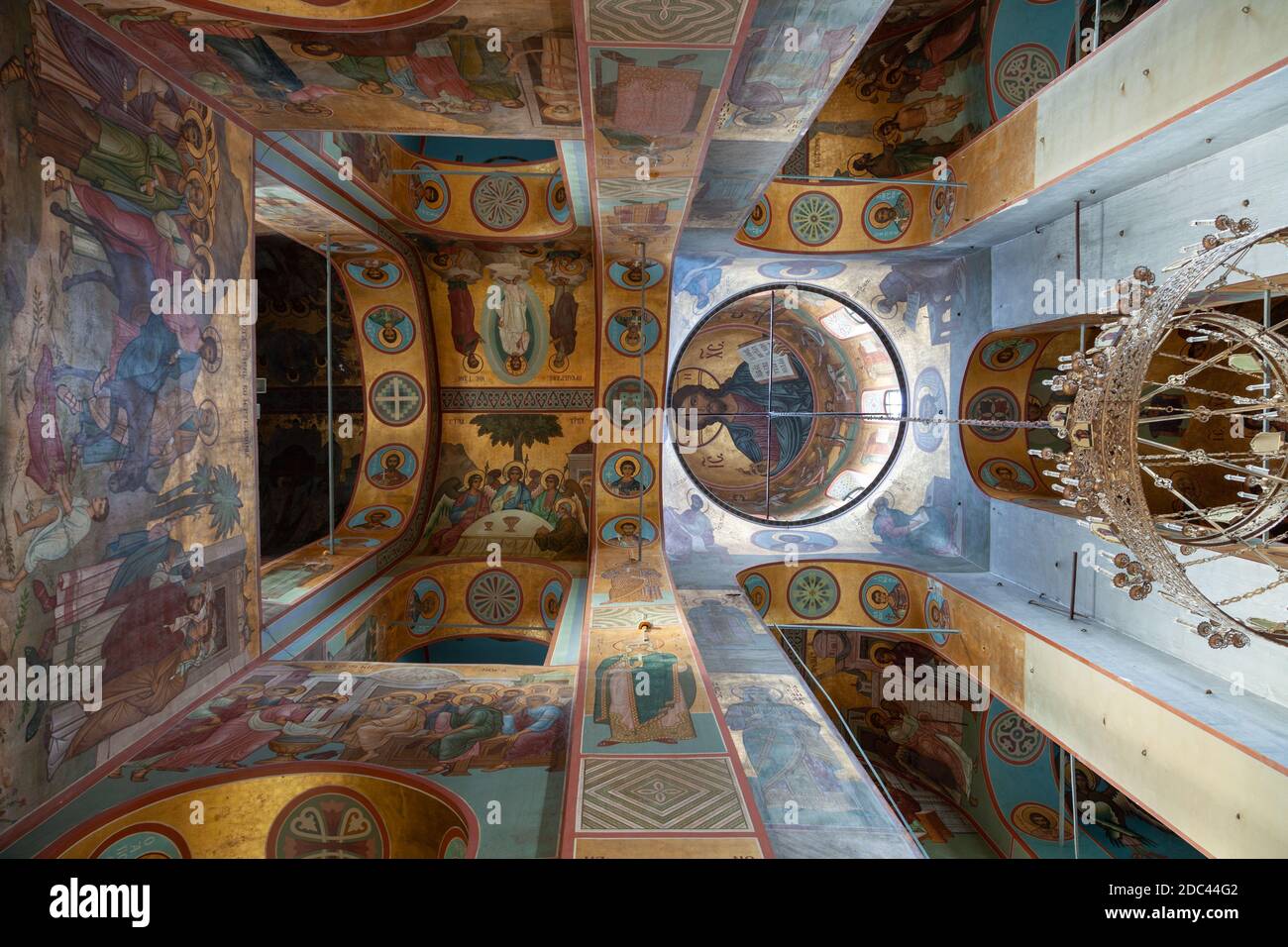 Il katholikon ha conservato poche tracce dei suoi dipinti murali originali del XII secolo. Il monastero di San Giorgio (Yuriev), Veliky Novgorod, Russia. Foto Stock