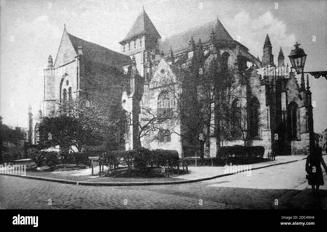 Una vista storica della Cattedrale di Saint-Malo, Dinan, Côtes-d'Armor, Bretagna, Francia, preso da una cartolina c. all'inizio del 1900. Foto Stock