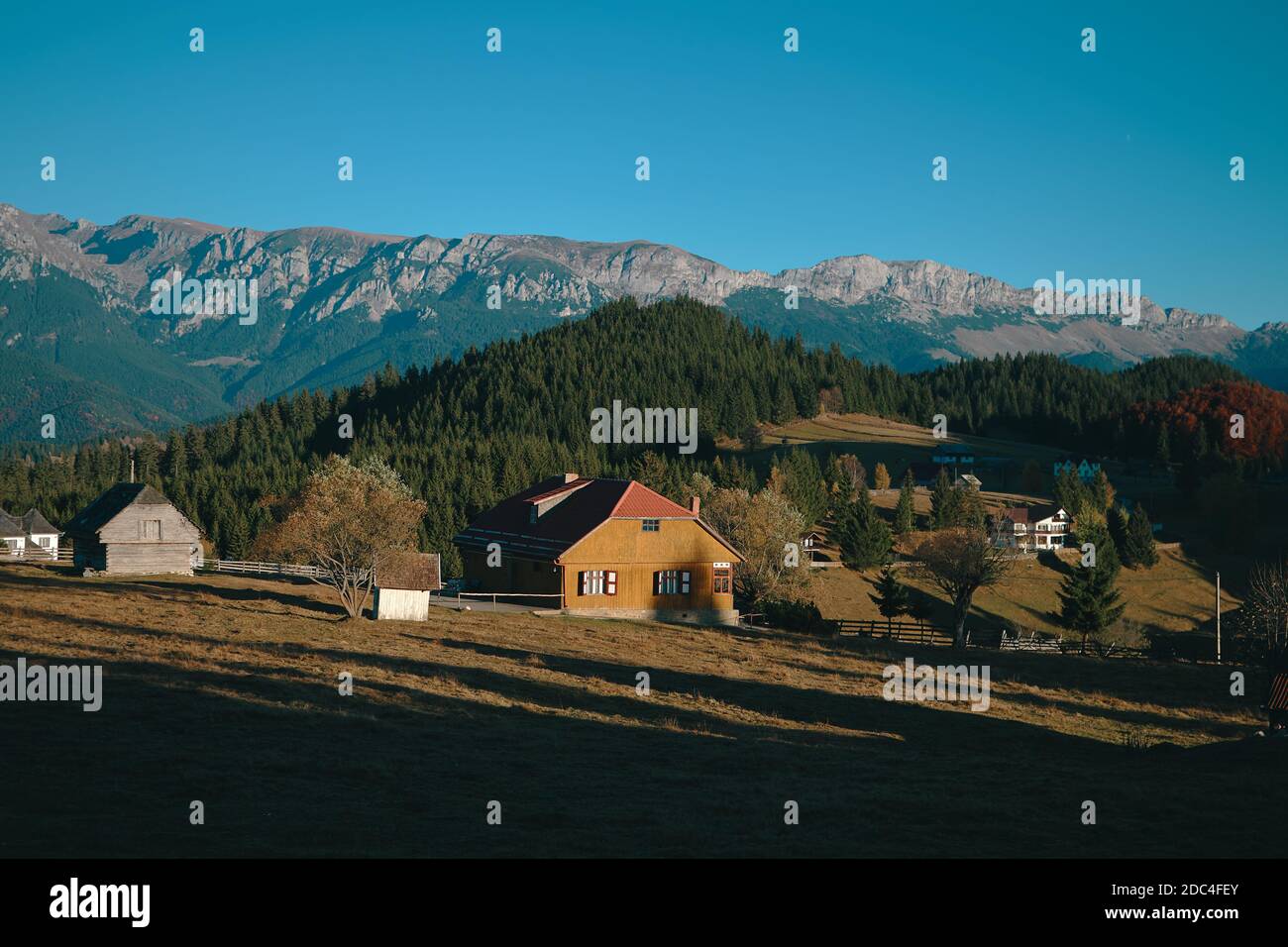 Casa in cima alle montagne. Foto Stock