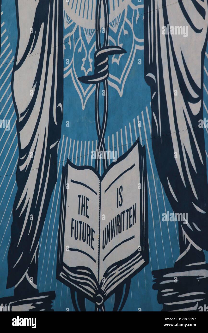 Parigi, Francia - 12 settembre 2020 - Institut Balassi hongrois Collegium Hungaricum foto di strada, Covid19, coronavirus, arte, strada... Foto Stock