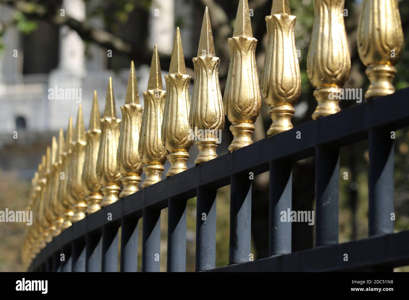 Parigi, Francia - 12 settembre 2020 - Institut Balassi hongrois Collegium Hungaricum foto di strada, Covid19, coronavirus, arte, strada... Foto Stock