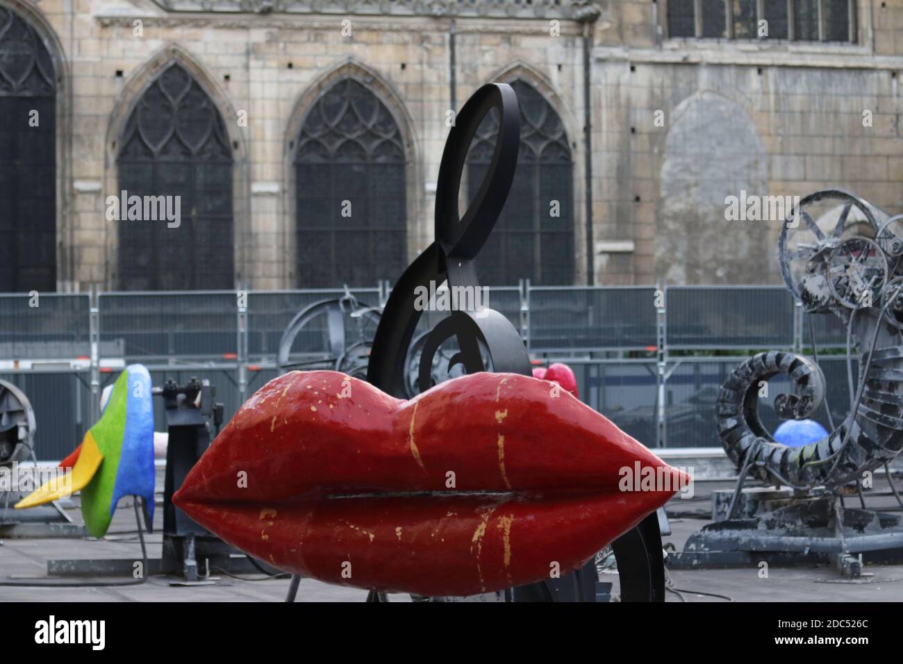 Parigi, Francia - 12 settembre 2020 - Institut Balassi hongrois Collegium Hungaricum foto di strada, Covid19, coronavirus, arte, strada... Foto Stock