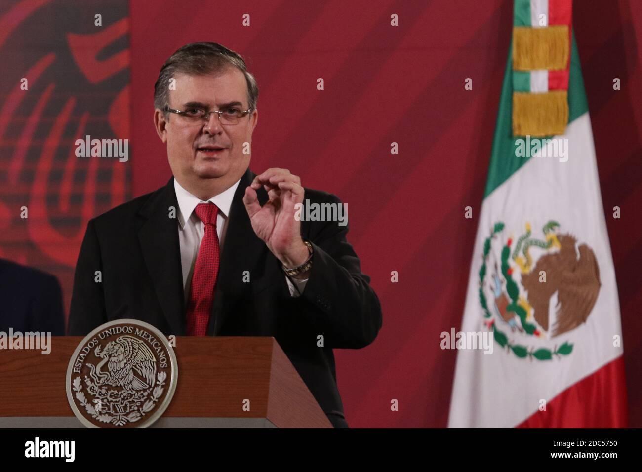 Città del Messico, Messico. 18 Nov 2020. CITTÀ DEL MESSICO, MESSICO - NOVEMBRE 18: Il Segretario degli Affari Esteri Marcelo Ebrard parla durante una conferenza stampa sull'estradizione dell'ex Segretario della Difesa Salvador Cienfuegos al Palazzo Nazionale il 18 novembre 2020 a Città del Messico, Messico. Credit: Ismael Rosas/Eyepix Group/The Photo Access Credit: The Photo Access/Alamy Live News Foto Stock