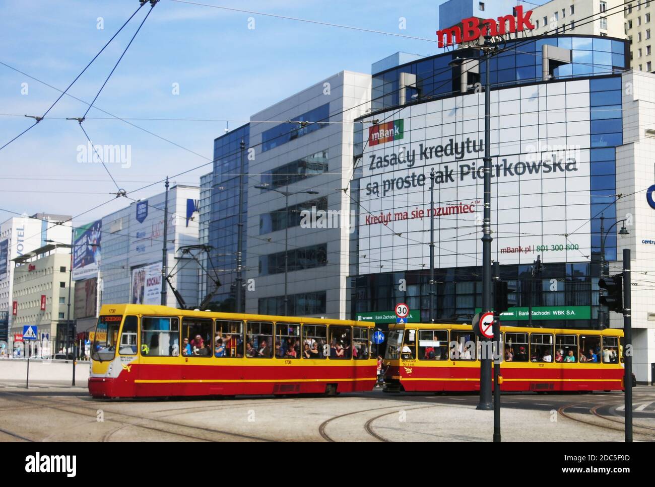 Tram nella strada principale, Lodz, Polonia Foto Stock