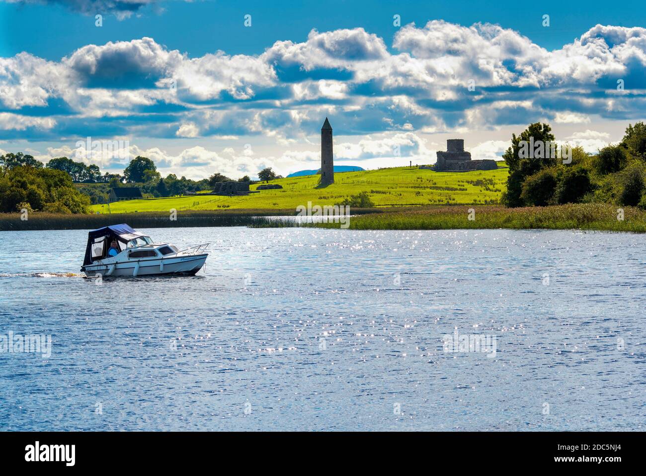 Sito monastico dell'isola di Devenish, Enniskillen, Co. Fermanagh, Irlanda del Nord Foto Stock Sito monastico dell'isola di Devenish, Enniskillen, Co. Fermanagh, Irlanda del Nord Foto Stock