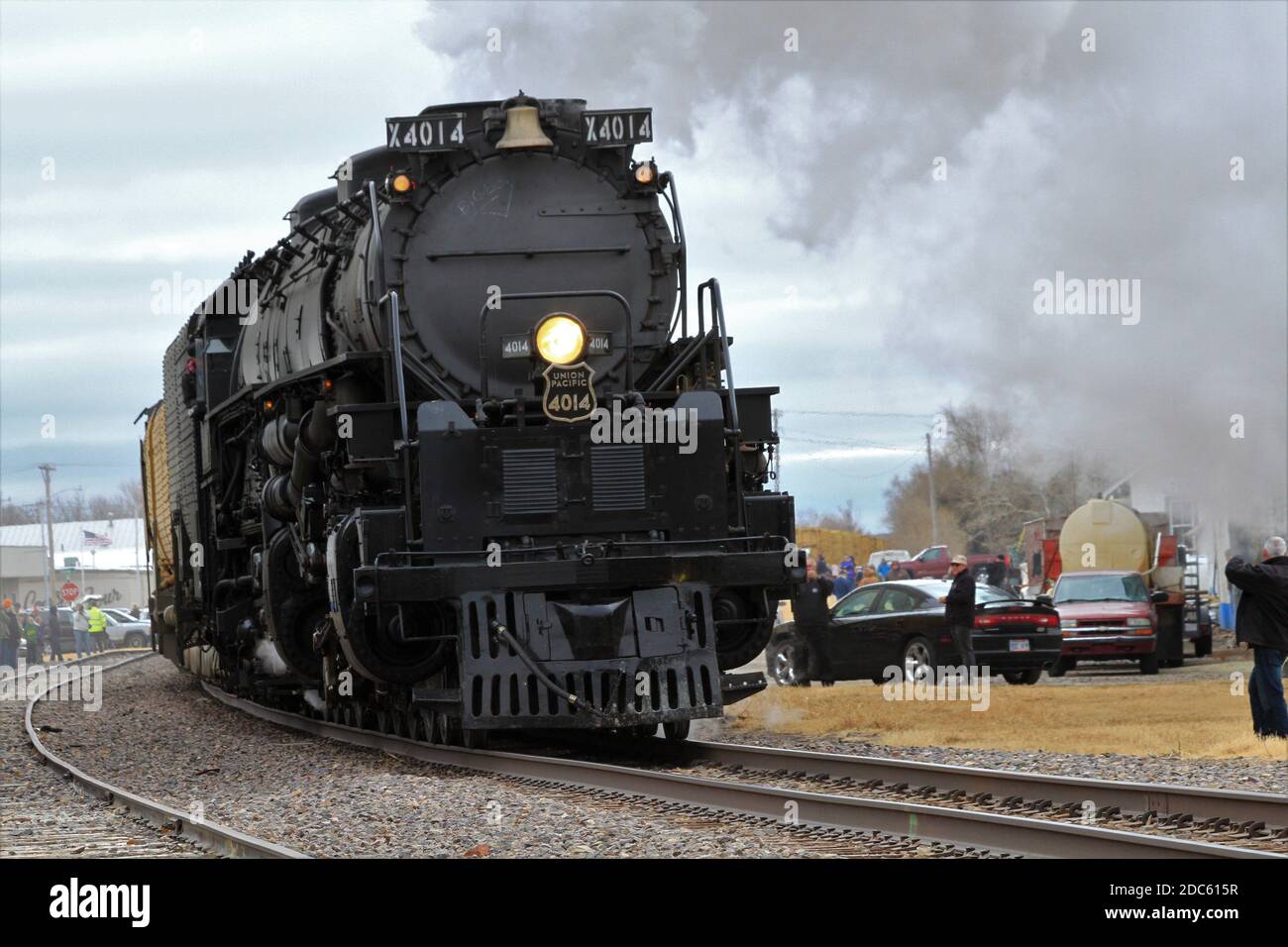 Big Boy 4014 nella zona di Ellsworth e Black Wolf Kansas con cielo, fumo e vapore. Foto Stock