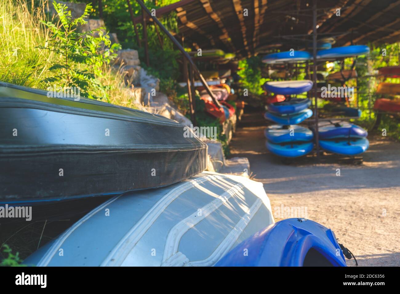 Parco kayak. sport, kayak. Barca per il rafting sull'acqua. Foto Stock