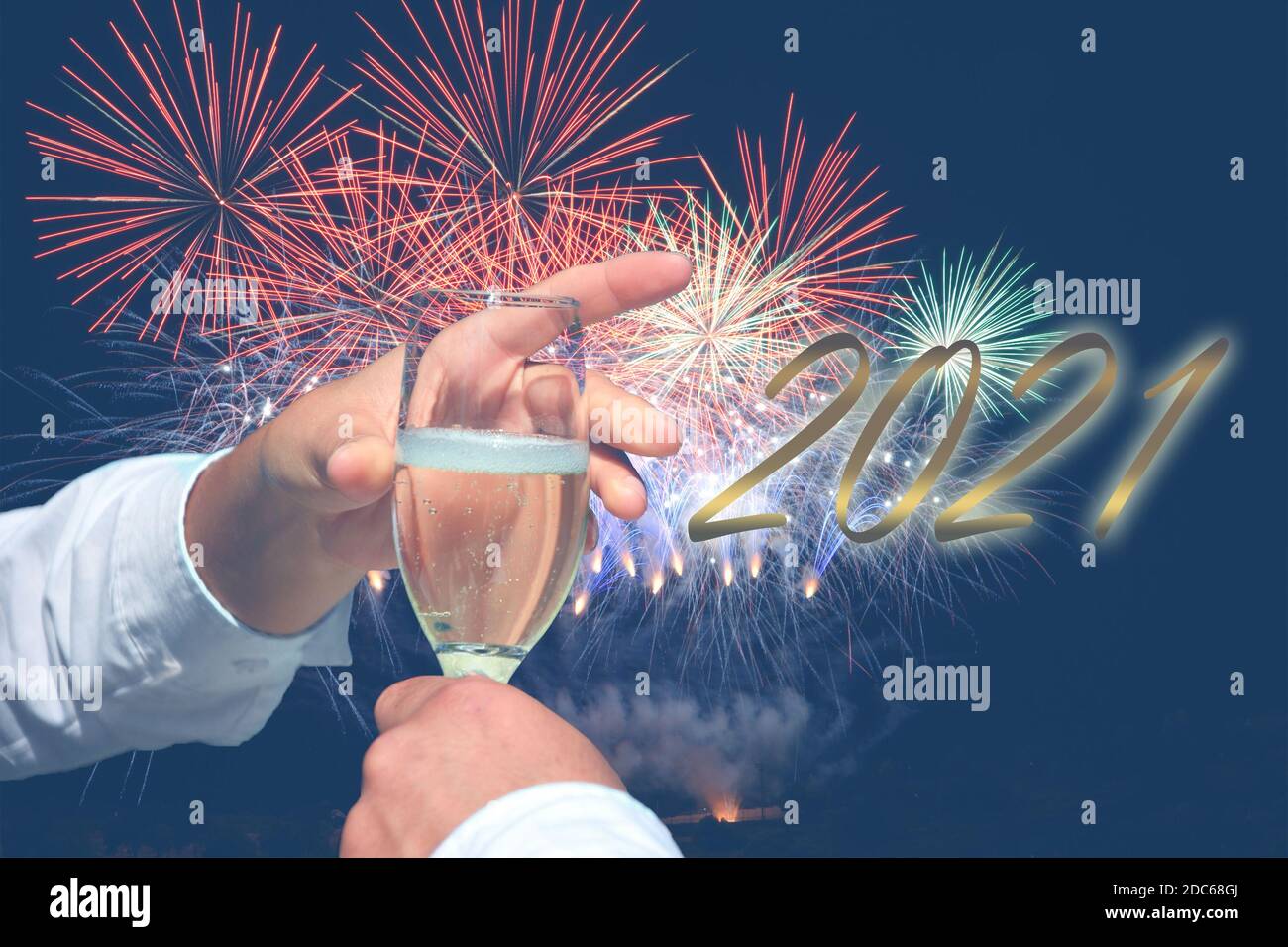 brinda al nuovo anno con fuochi d'artificio Foto Stock